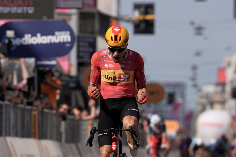 Giro d’Italia 2026: Ganna Flies, Narváez Strikes, Vingegaard Takes Pink (Stages 10-15)